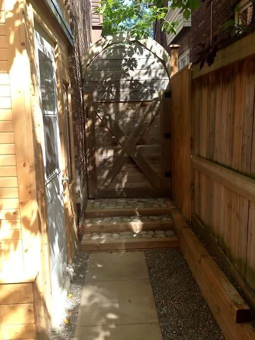 Hotel Tiny House Toronto 0*,