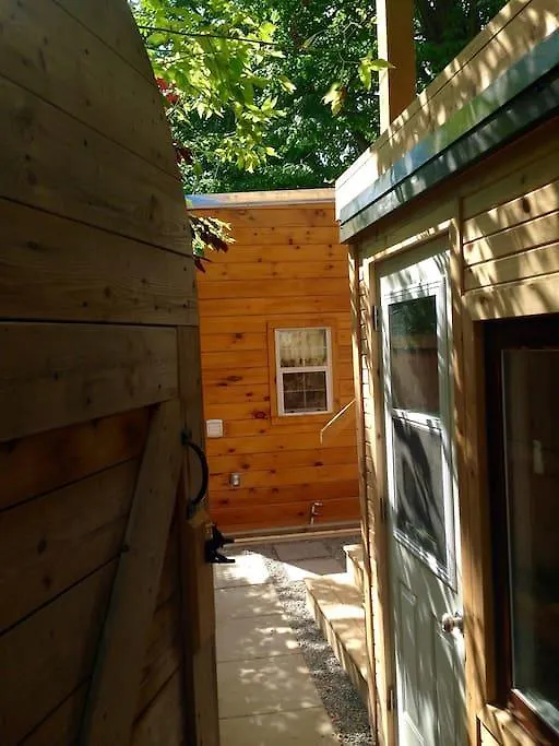 Tiny House Toronto Hotel