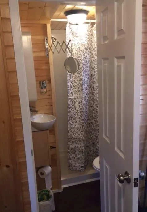 Tiny House Toronto Hotel Guest house